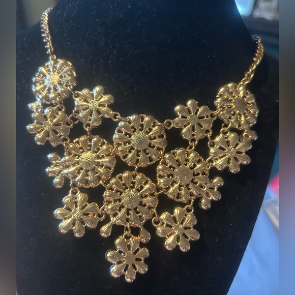 Charming Charlie Gold-Tone Light Blue Floral Bib Statement Necklace. - Picture 4 of 8